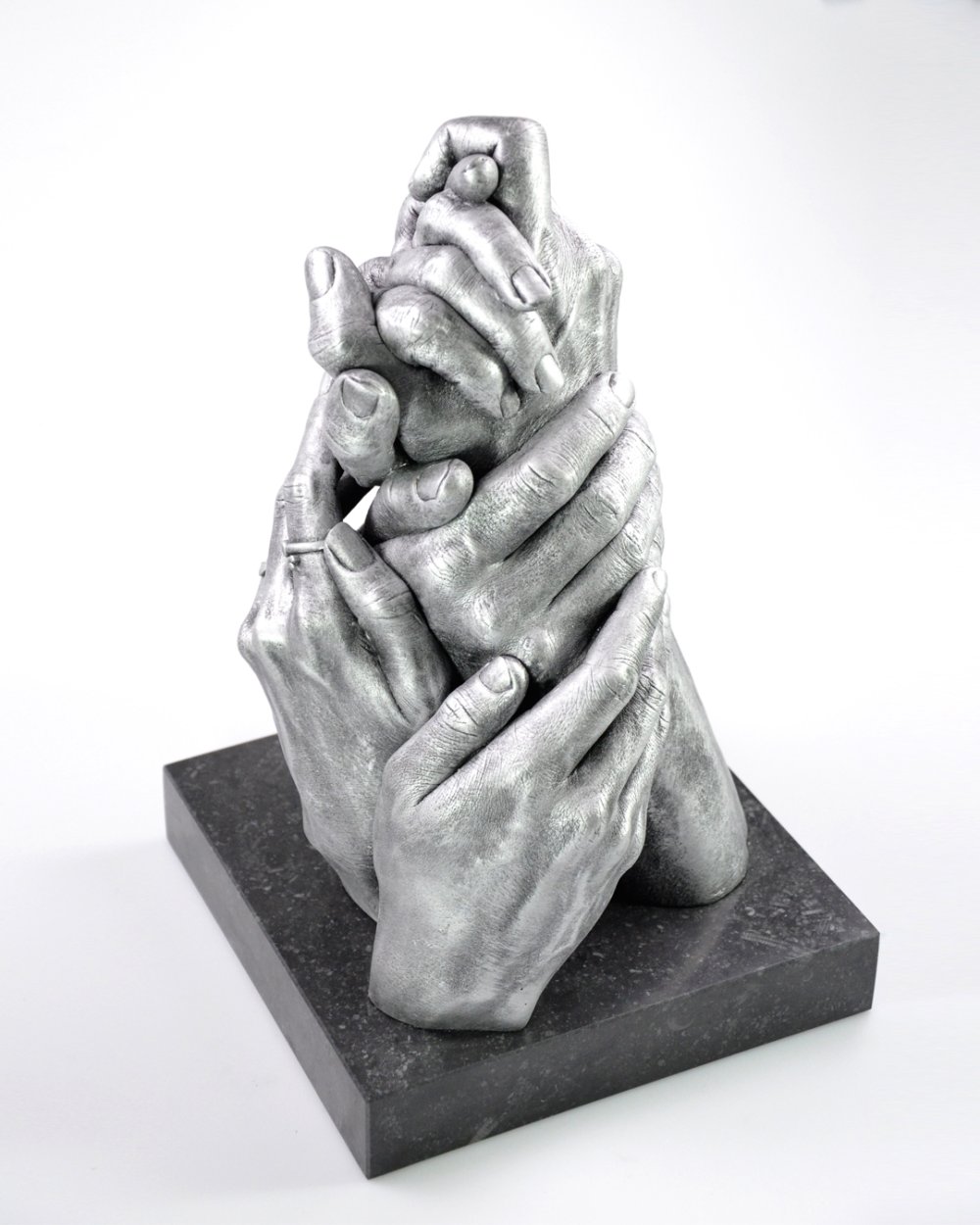 Bodycasting handbeeld met gelaagde handcompositie in organische bloemvorm