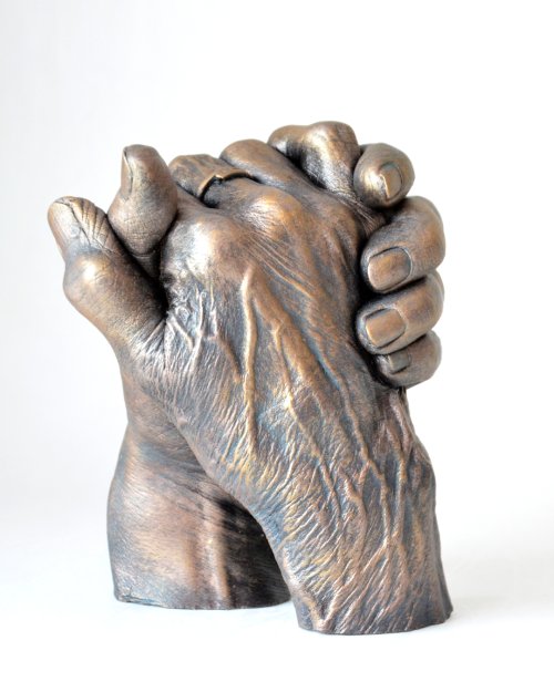 Handbeeld met karakter. Deze handafdruk is een klassieker en in de wereld van bodycasting vaak gekozen. Een tastbare herinnering laten vastleggen samen je partner.