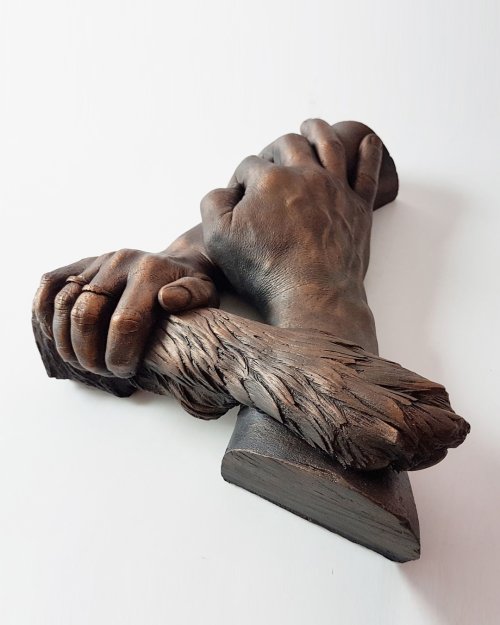 Bodycasting familiekring met hondenpoot en handen van gezinsleden