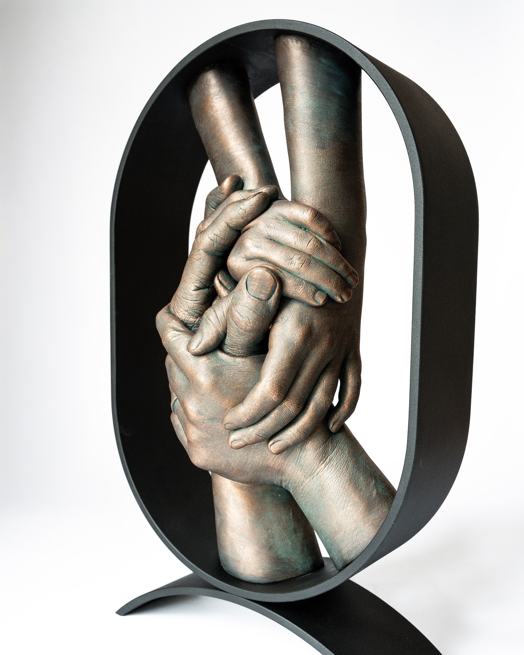 Exclusieve Oval bodycasting met handenkrans compositie