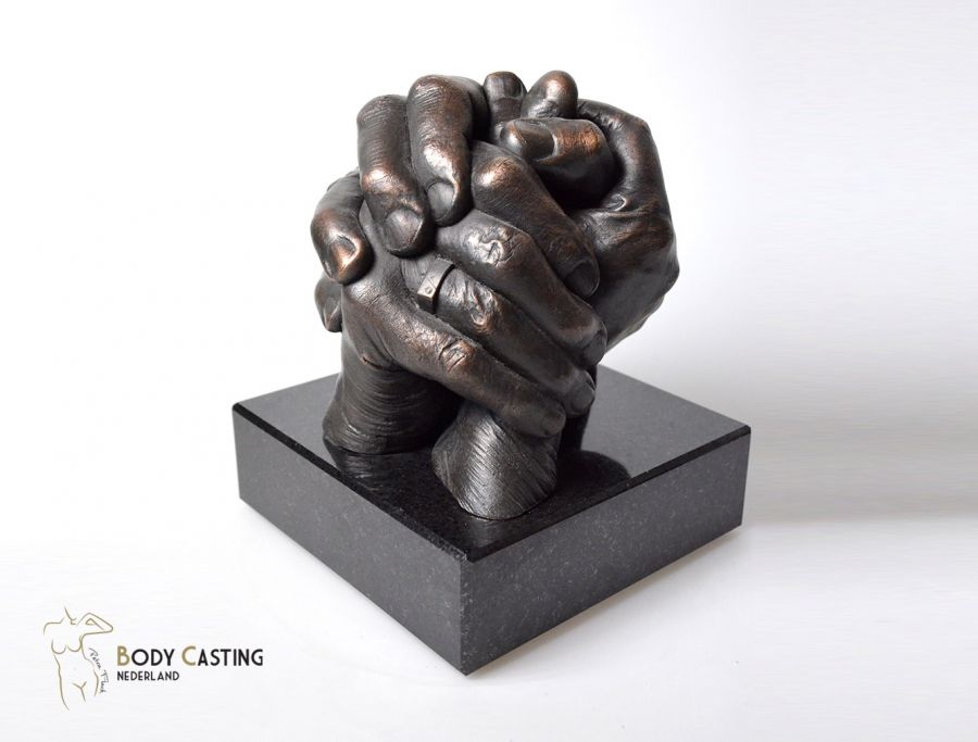 Gastheer van Keizer Broer Bodycasting Nederland - Bronzen handbeelden